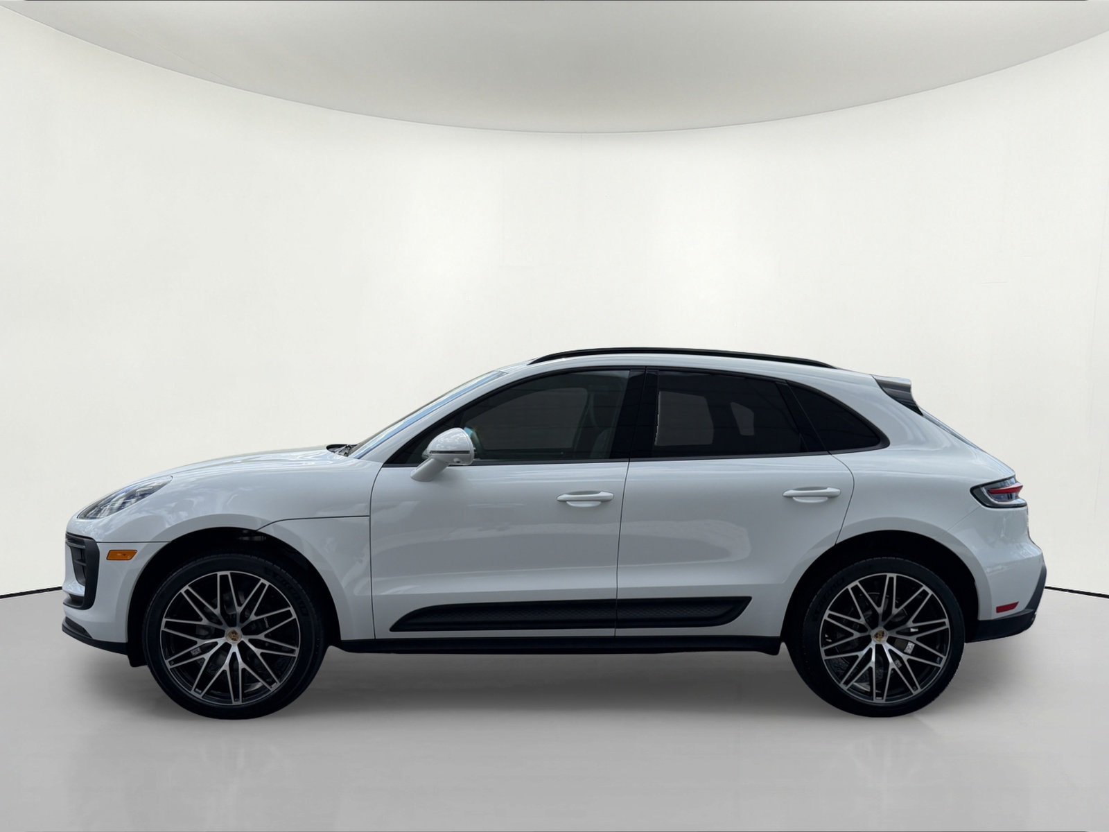 New 2026 Porsche Macan AWD/4WD image 2