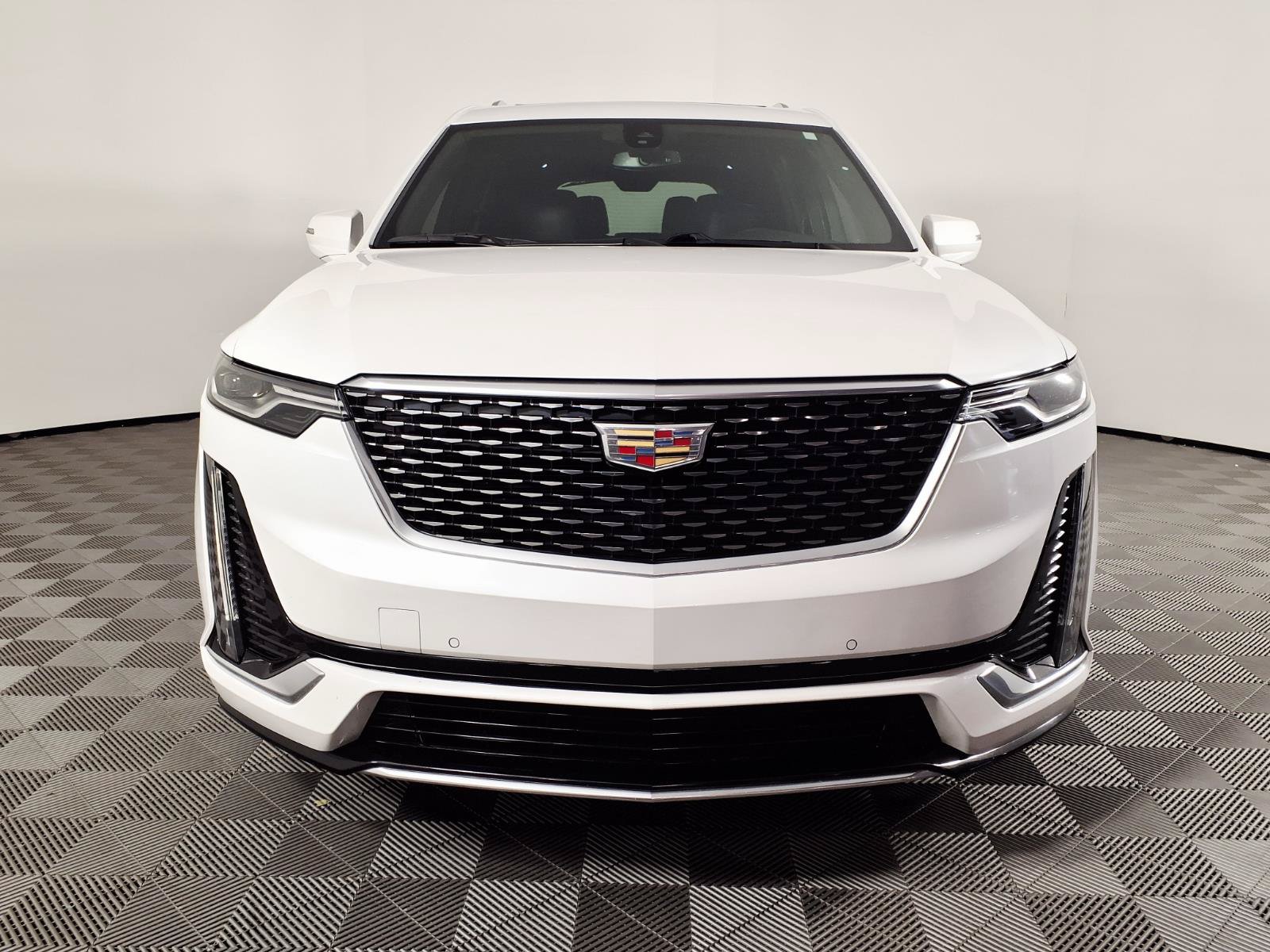 Certified 2024 Cadillac XT6 Luxury FWD image 2