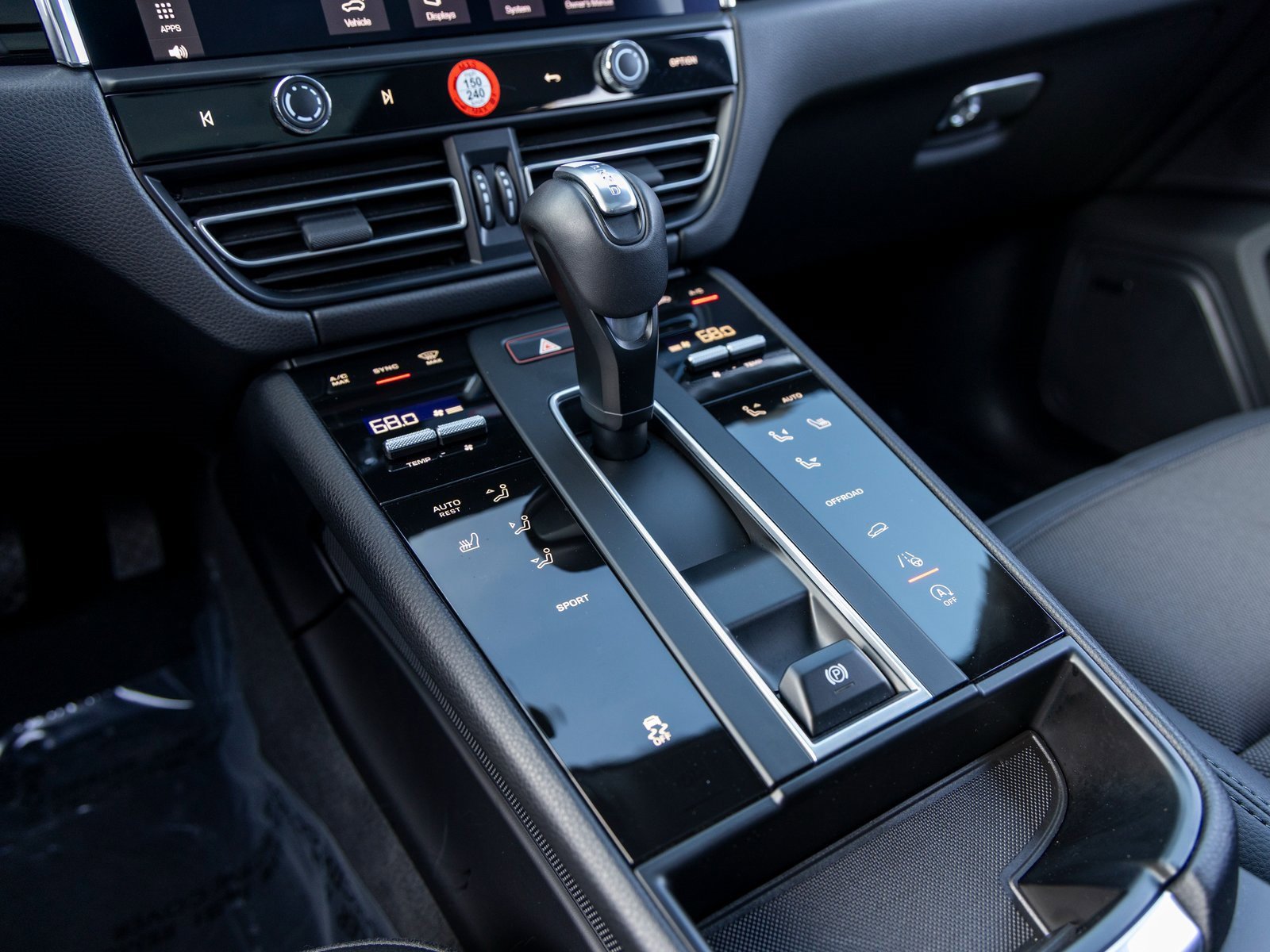 Certified 2025 Porsche Macan image 38