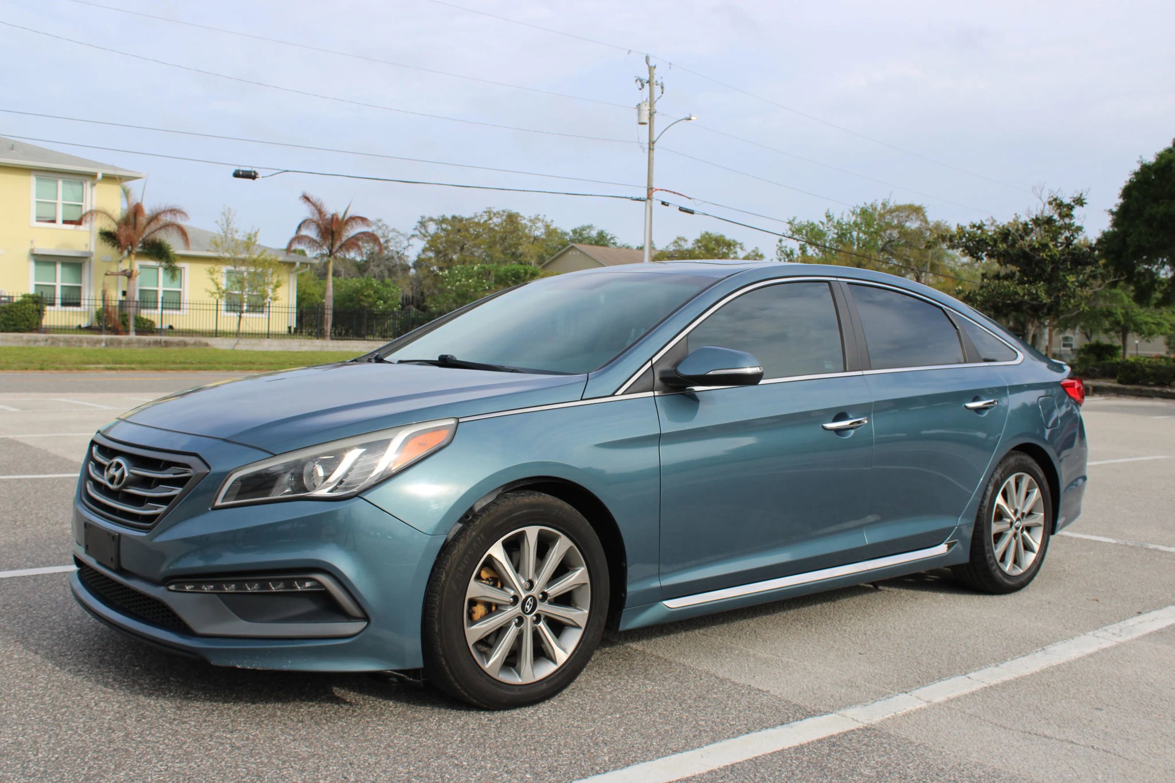 Used 2017 Hyundai Sonata Limited FWD image 2