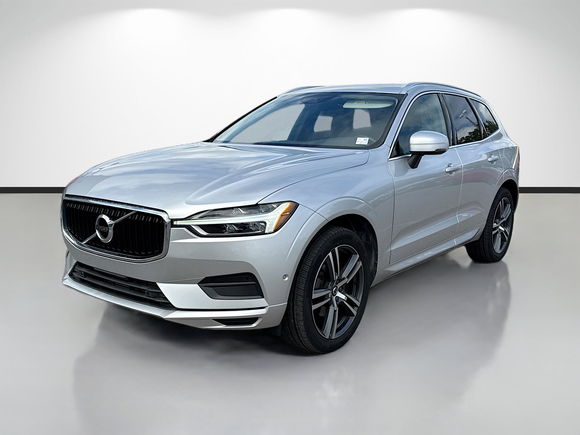 Used 2019 Volvo XC60 T5 Momentum w/ Multimedia Package image 7