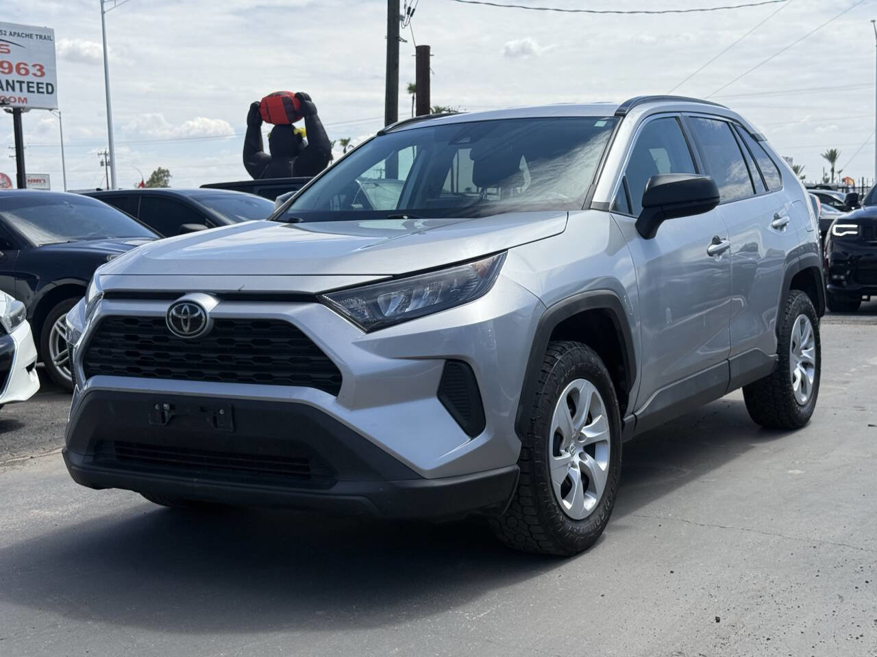 Used 2021 Toyota RAV4 LE image 2