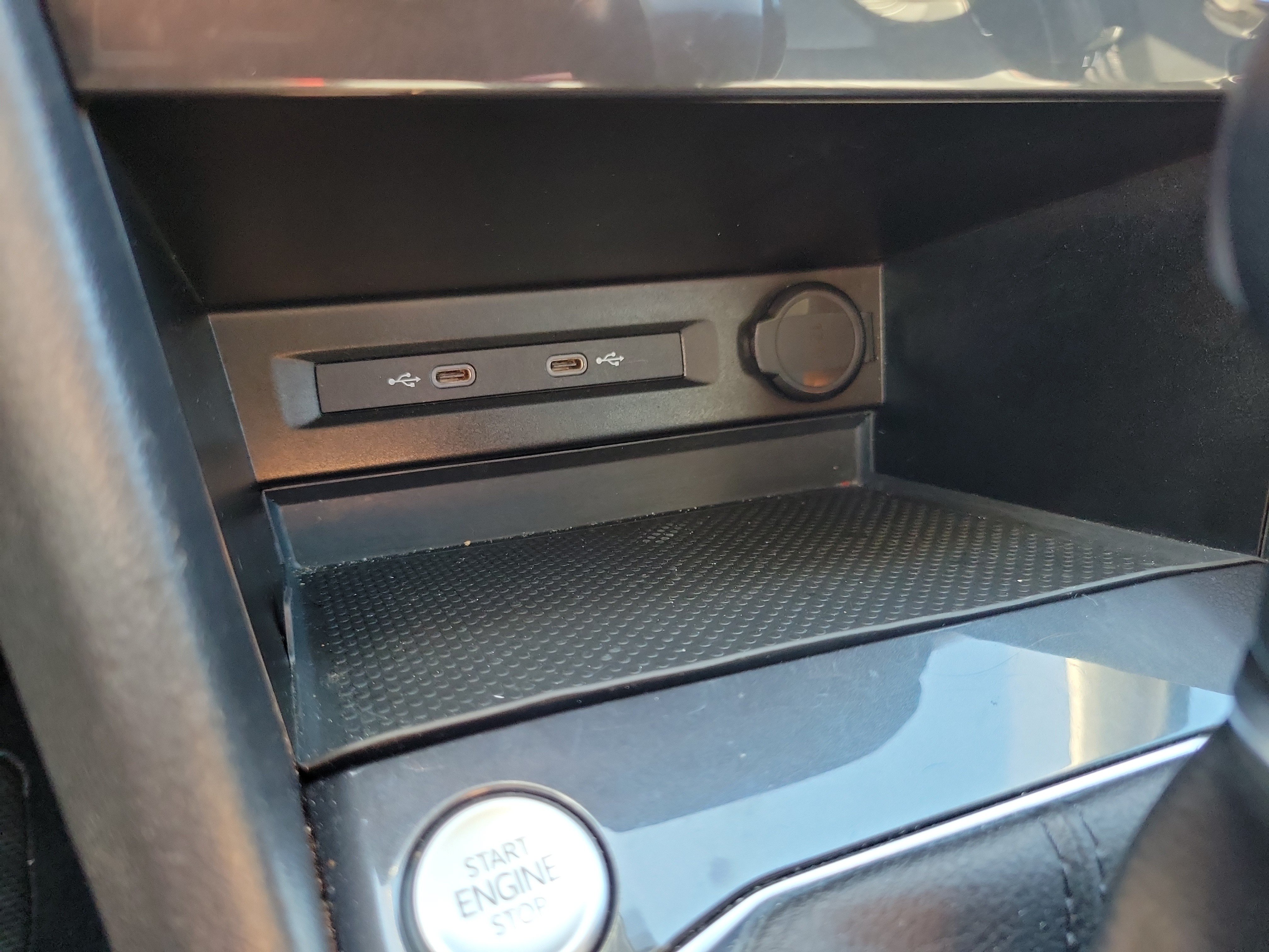 Used 2024 Volkswagen Tiguan SE FWD image 28