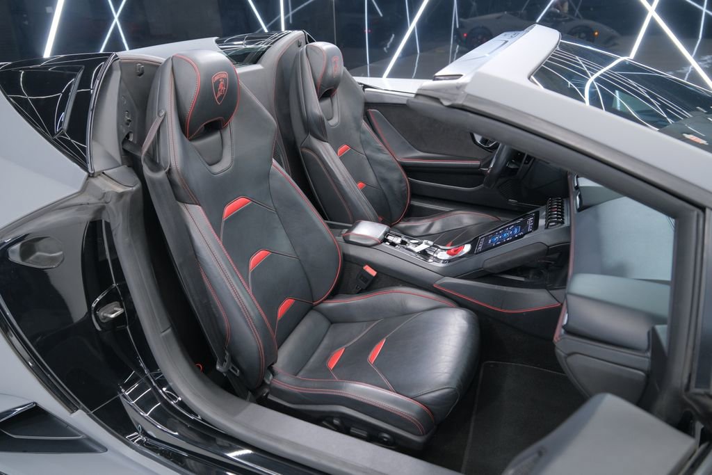 Used 2020 Lamborghini Huracan EVO image 32