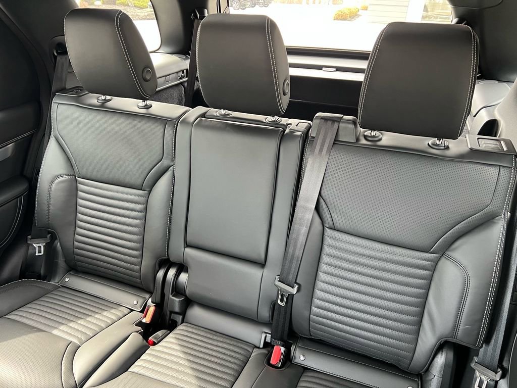 New 2026 Land Rover Discovery Limited Edition image 21
