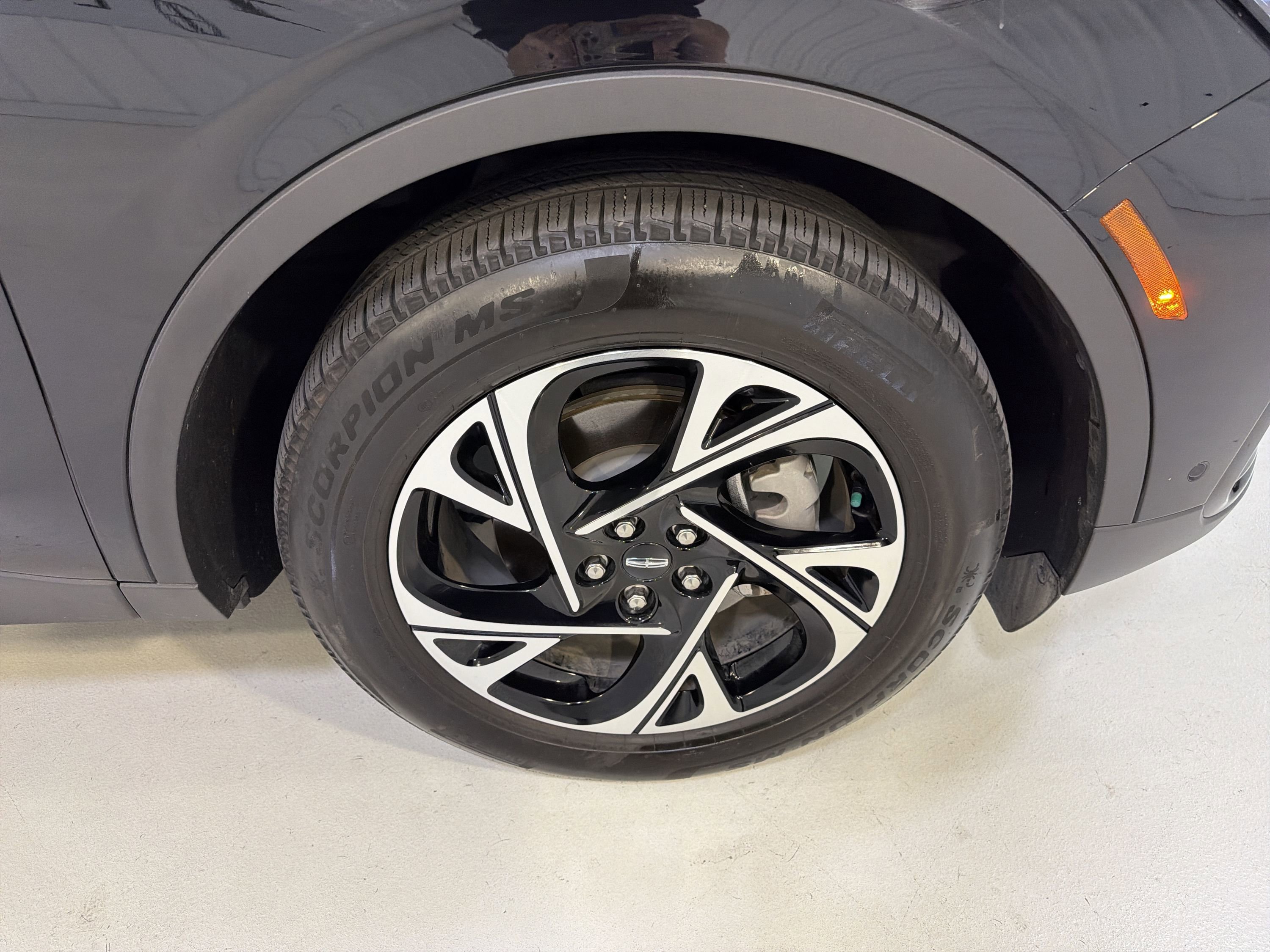 Used 2024 Lincoln Nautilus Premier w/ Jet Appearance Package AWD/4WD image 29