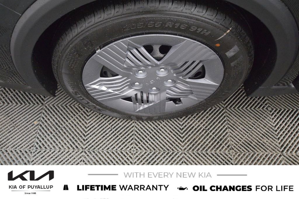 New 2025 Kia K4 LX image 21