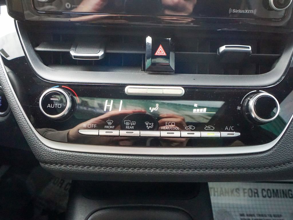 Used 2022 Toyota Corolla SE w/ SE Premium Package image 23