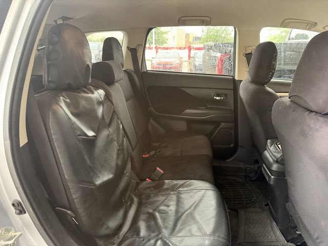 Used 2017 Mitsubishi Outlander SE image 27