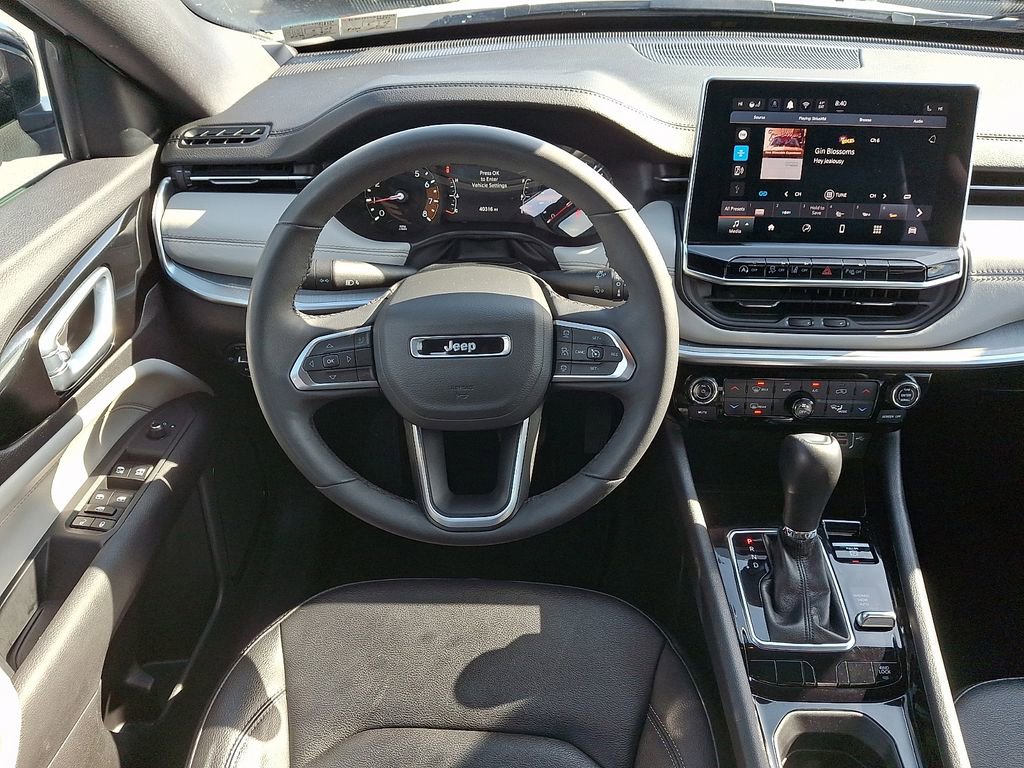 Used 2025 Jeep Compass Limited image 13