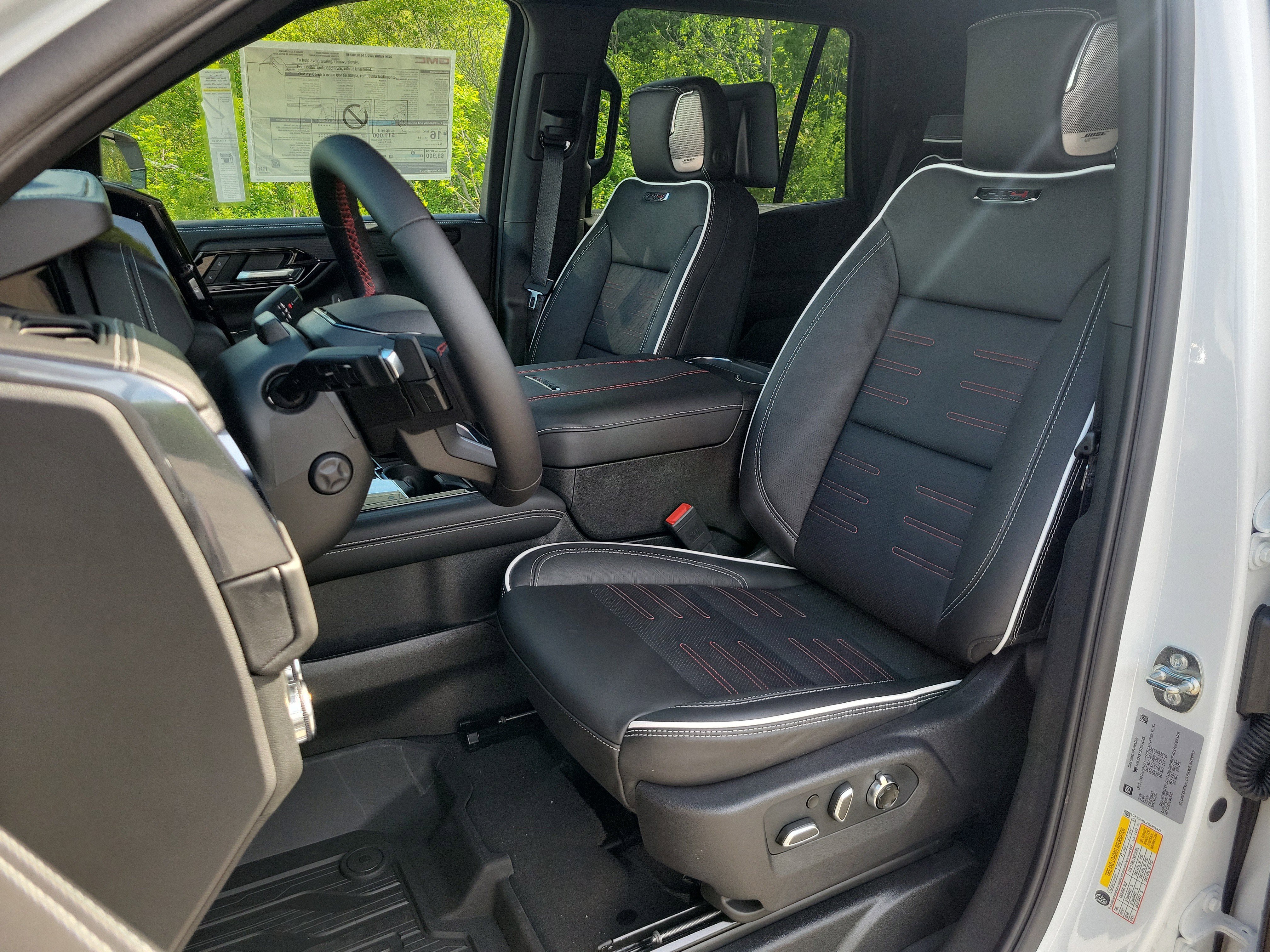 New 2026 GMC Yukon AT4 Ultimate w/ LPO, Floor Liner Package AWD/4WD image 4
