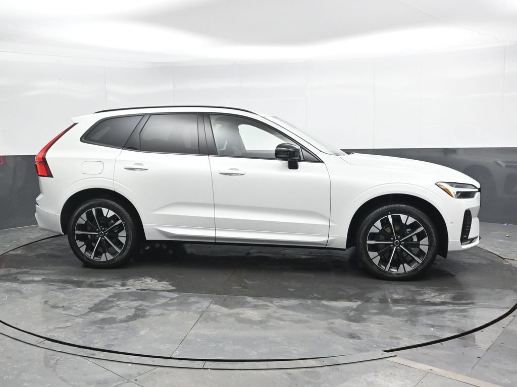 New 2026 Volvo XC60 B5 Plus w/ Climate Package AWD/4WD image 3