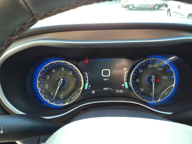Used 2018 Chrysler Pacifica Touring-L Plus FWD image 20