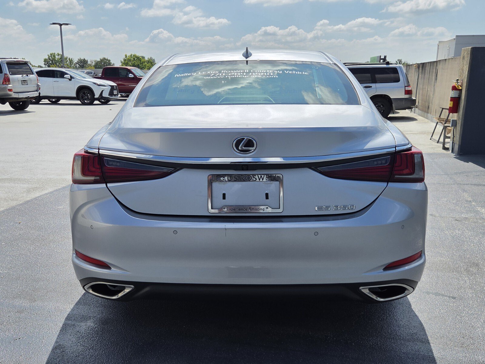 Used 2025 Lexus ES 350 w/ Premium Package FWD image 4