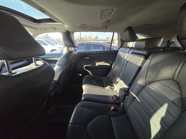 Used 2020 Toyota Highlander XLE image 21
