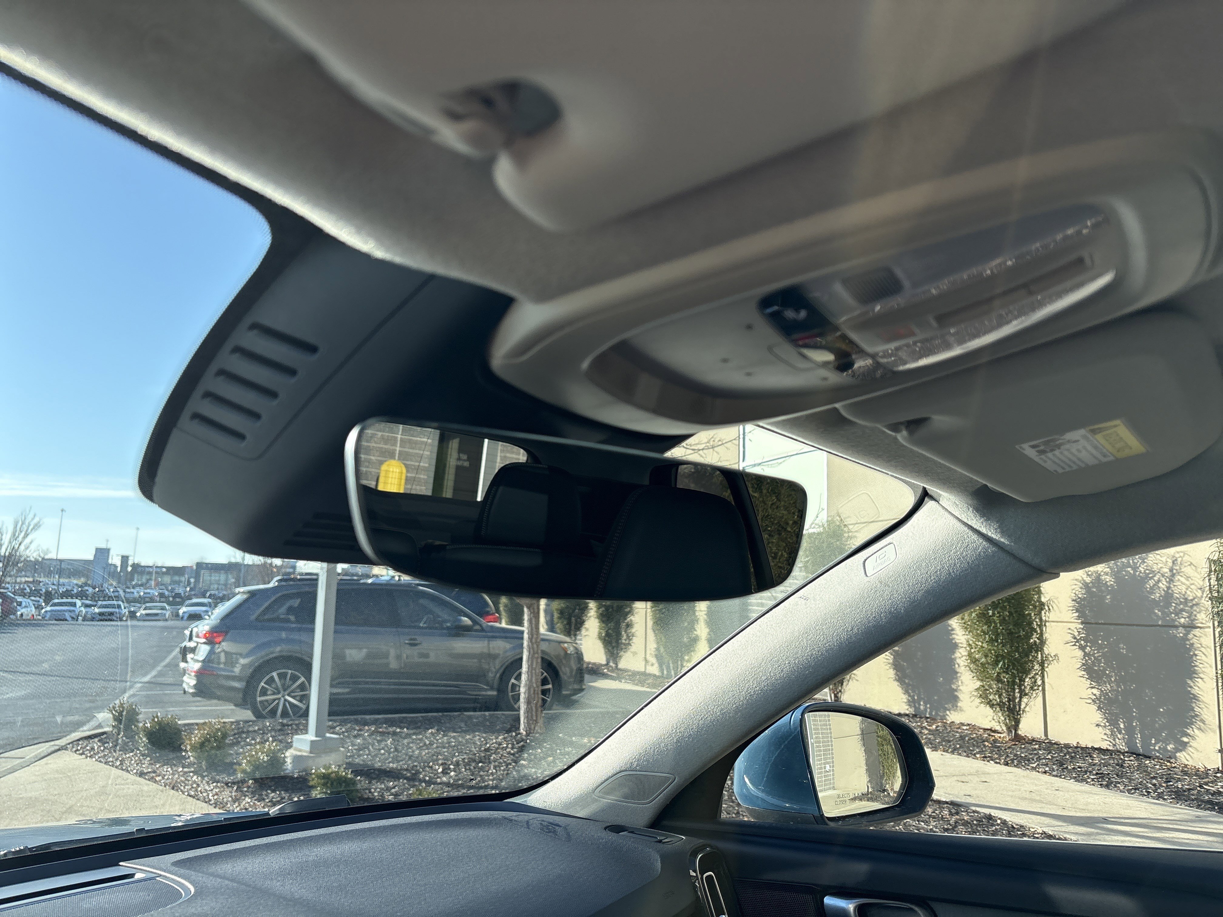 Used 2025 Volvo XC40 B5 Core image 27