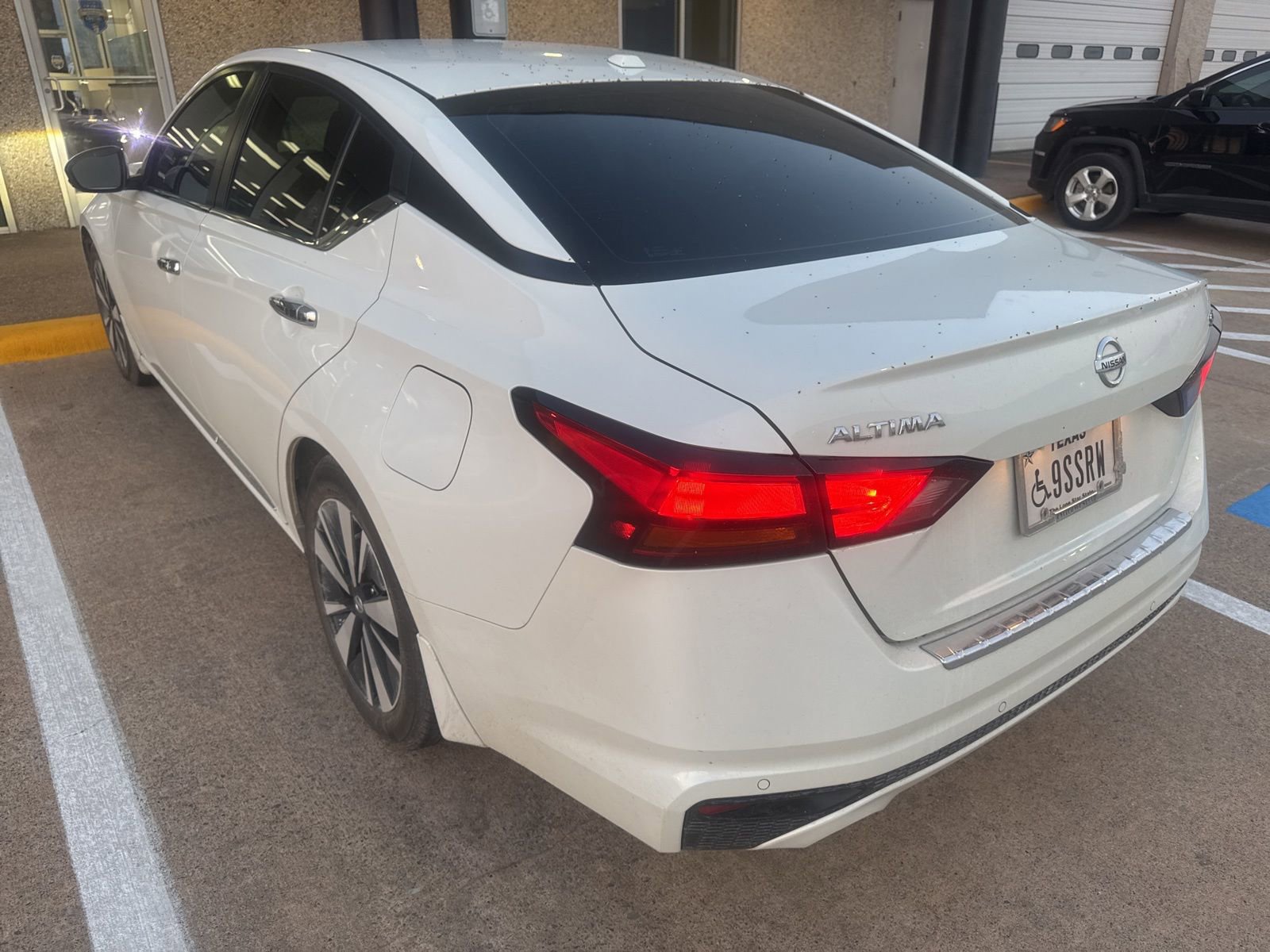 Used 2022 Nissan Altima 2.5 SV w/ SV Premium Package image 3