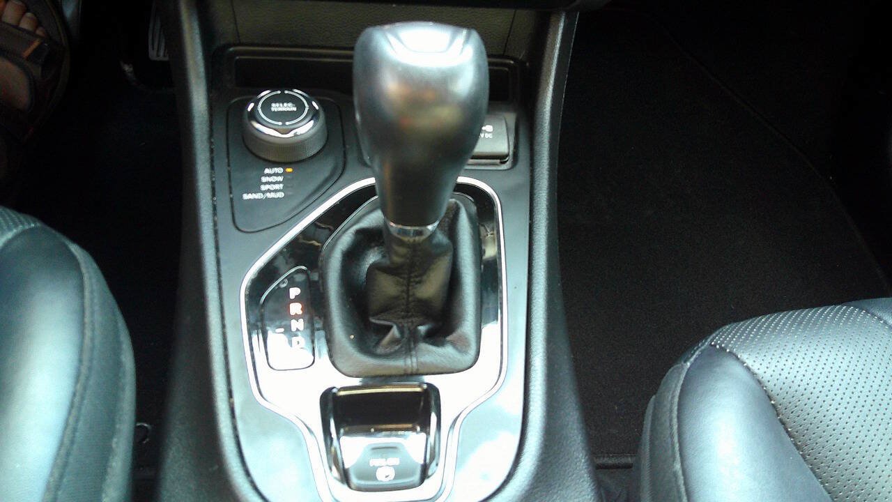 Used 2020 Jeep Cherokee Limited AWD/4WD image 30