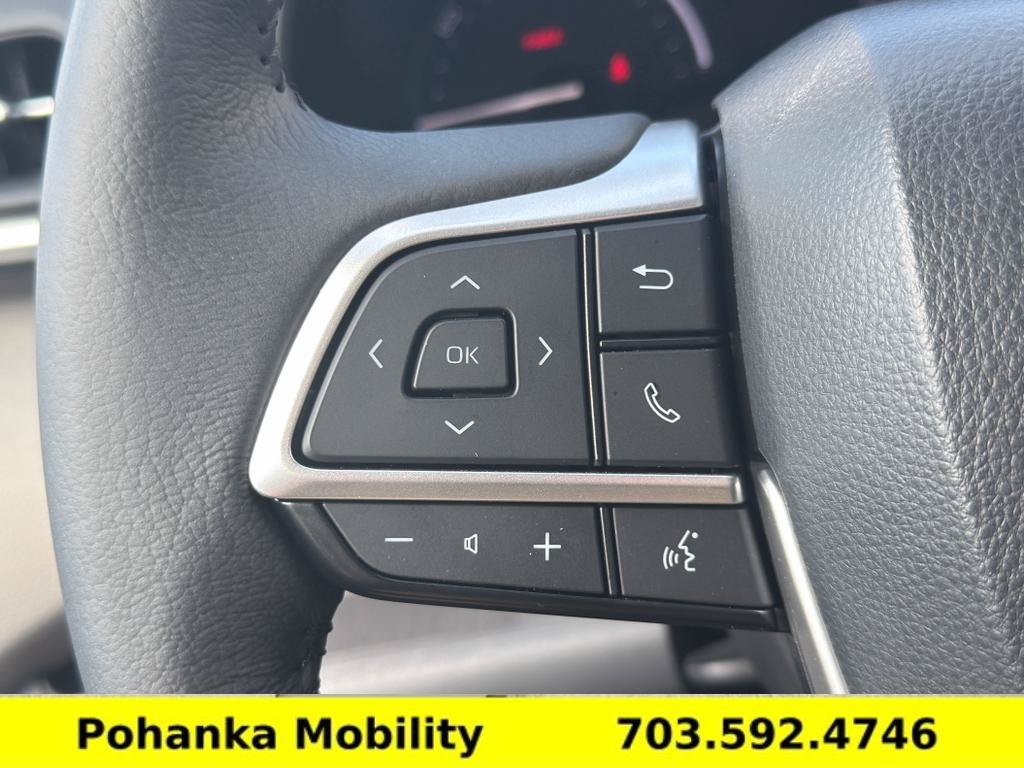 Used 2024 Toyota Sienna XLE FWD image 12