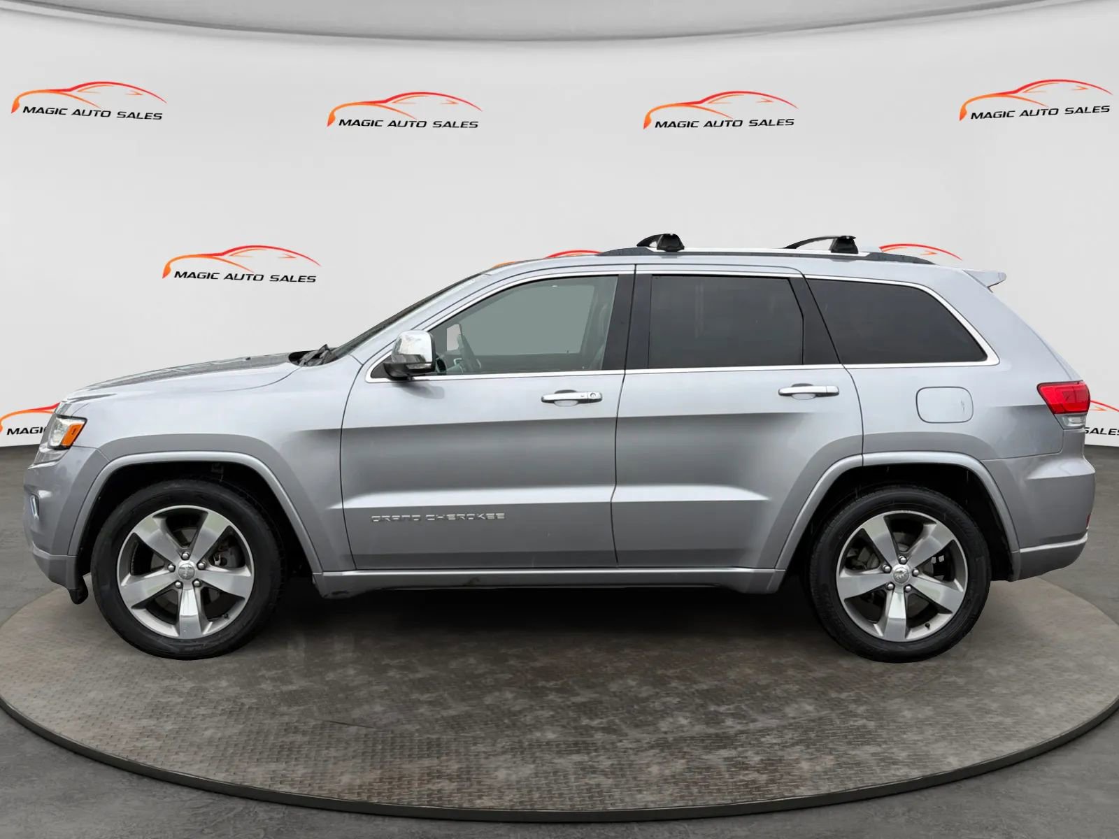 Used 2016 Jeep Grand Cherokee Overland AWD/4WD image 7