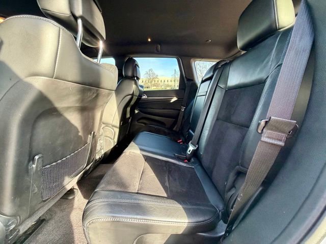 Used 2018 Jeep Grand Cherokee Altitude AWD/4WD image 14