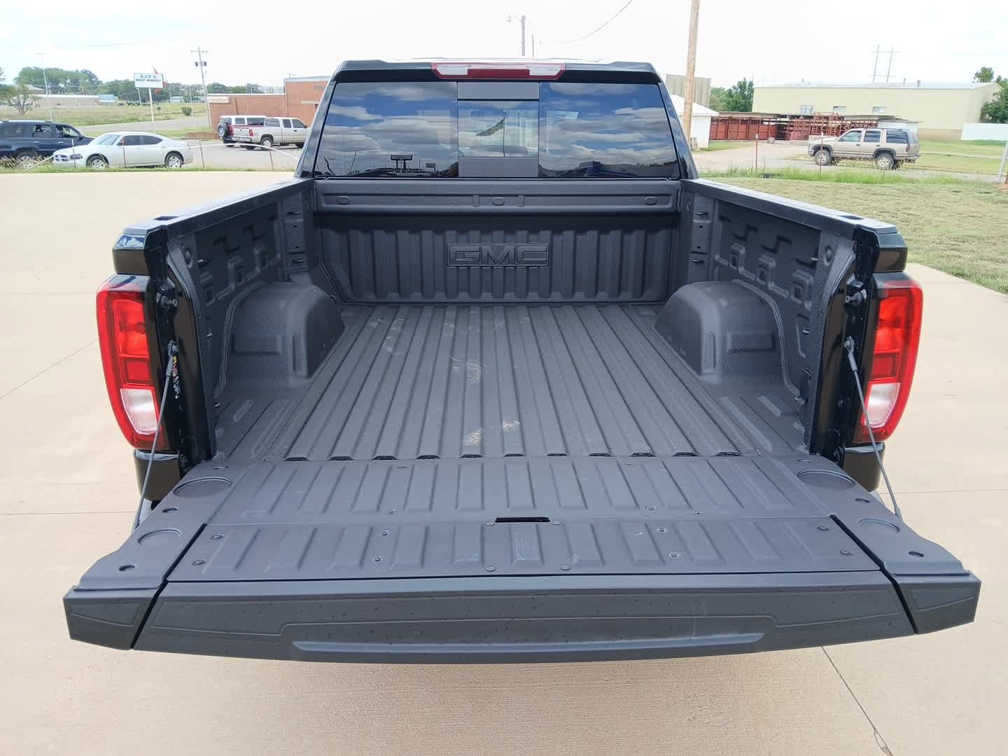 Used 2026 GMC Sierra 1500 Elevation w/ Elevation Premium Package AWD/4WD image 6