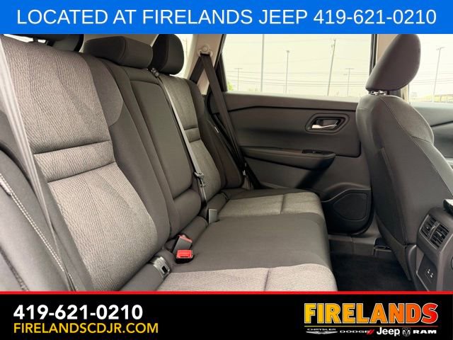 Used 2025 Nissan Rogue SV FWD image 11