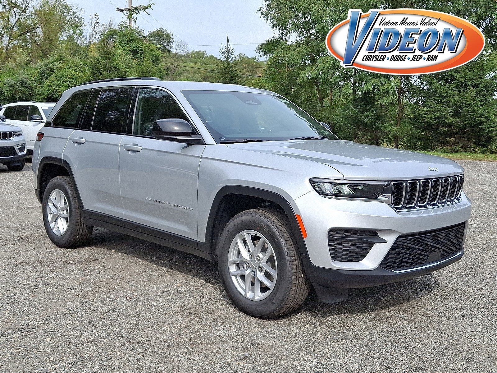 New 2025 Jeep Grand Cherokee Laredo X w/ Luxury Tech Group I