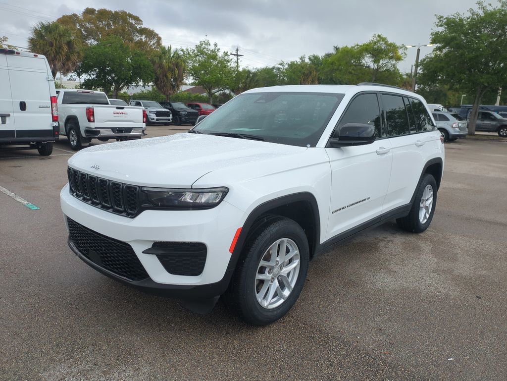 Used 2023 Jeep Grand Cherokee Laredo X image 10