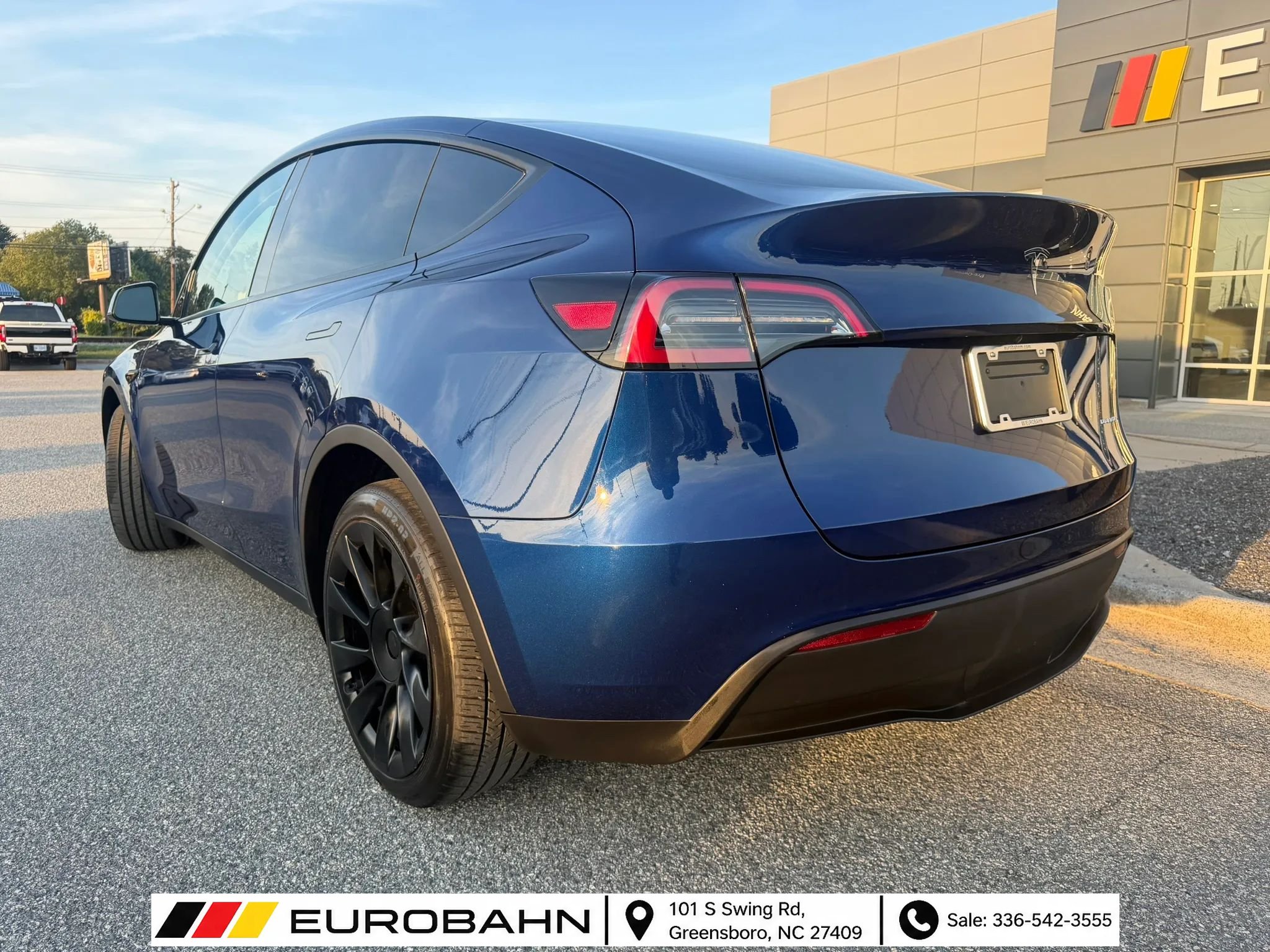 Used 2024 Tesla Model Y Long Range AWD/4WD image 3