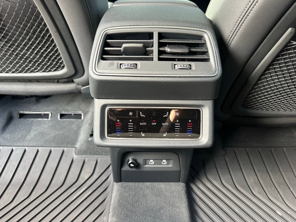 Used 2022 Audi e-tron Premium Plus w/ Premium Plus Package image 39