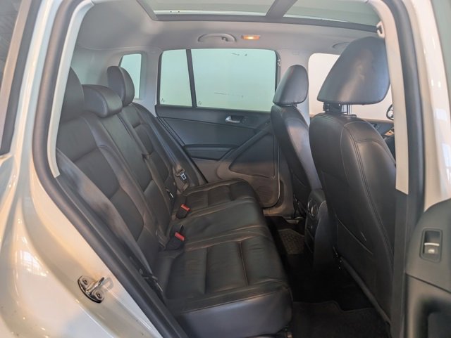 Used 2017 Volkswagen Tiguan Sport image 25