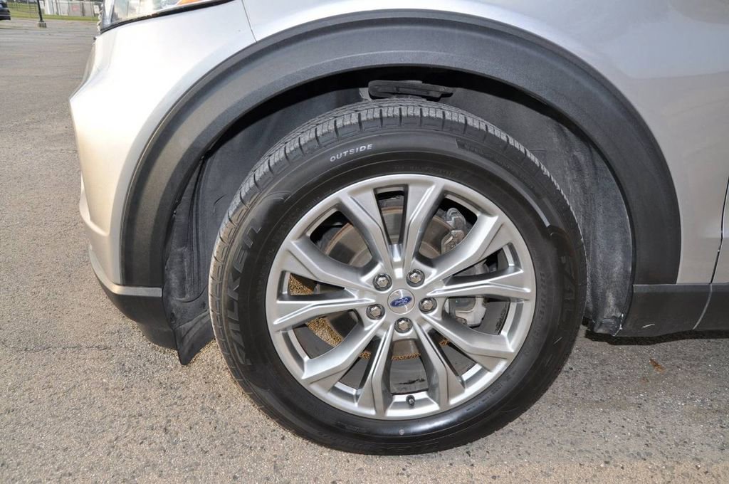 Used 2022 Ford Explorer Limited image 9