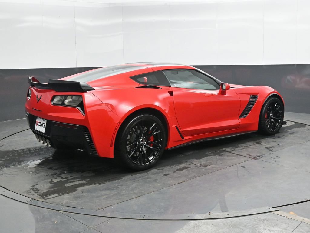 Used 2015 Chevrolet Corvette Z06 w/ 3LZ Preferred Equipment Group image 2