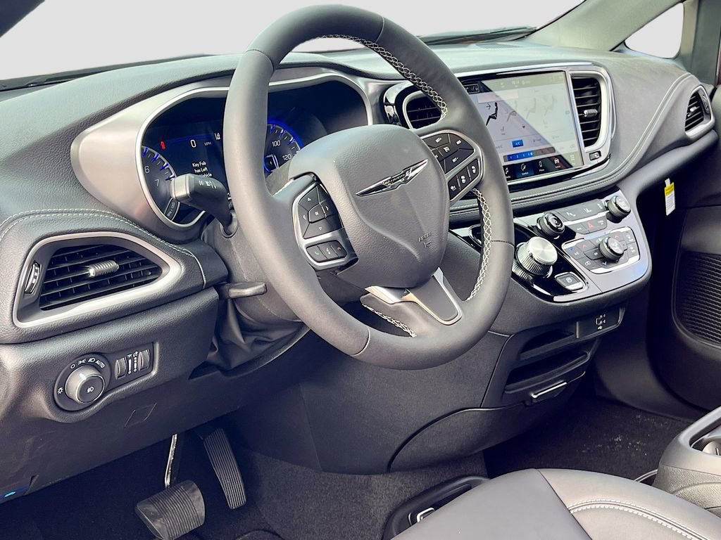 New 2026 Chrysler Pacifica Select FWD image 9