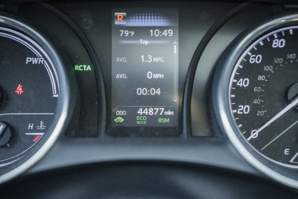 Used 2020 Toyota Camry SE w/ Sunroof Package FWD image 40