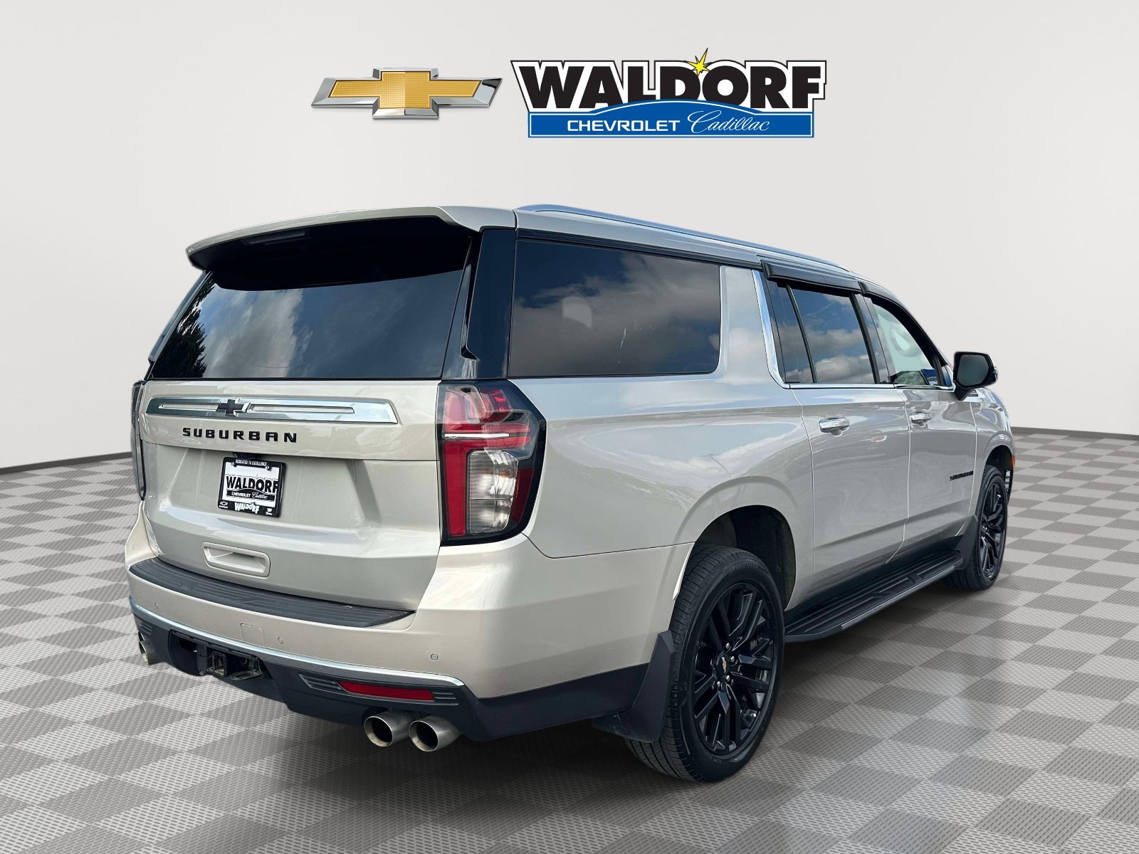 Used 2024 Chevrolet Suburban High Country w/ Max Trailering Package AWD/4WD image 6
