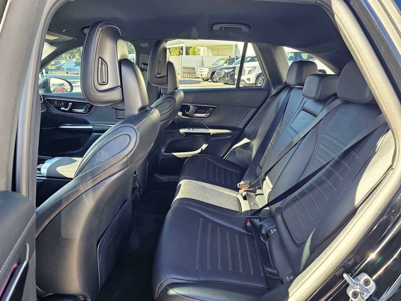 Used 2025 Mercedes-Benz GLC 300 image 16