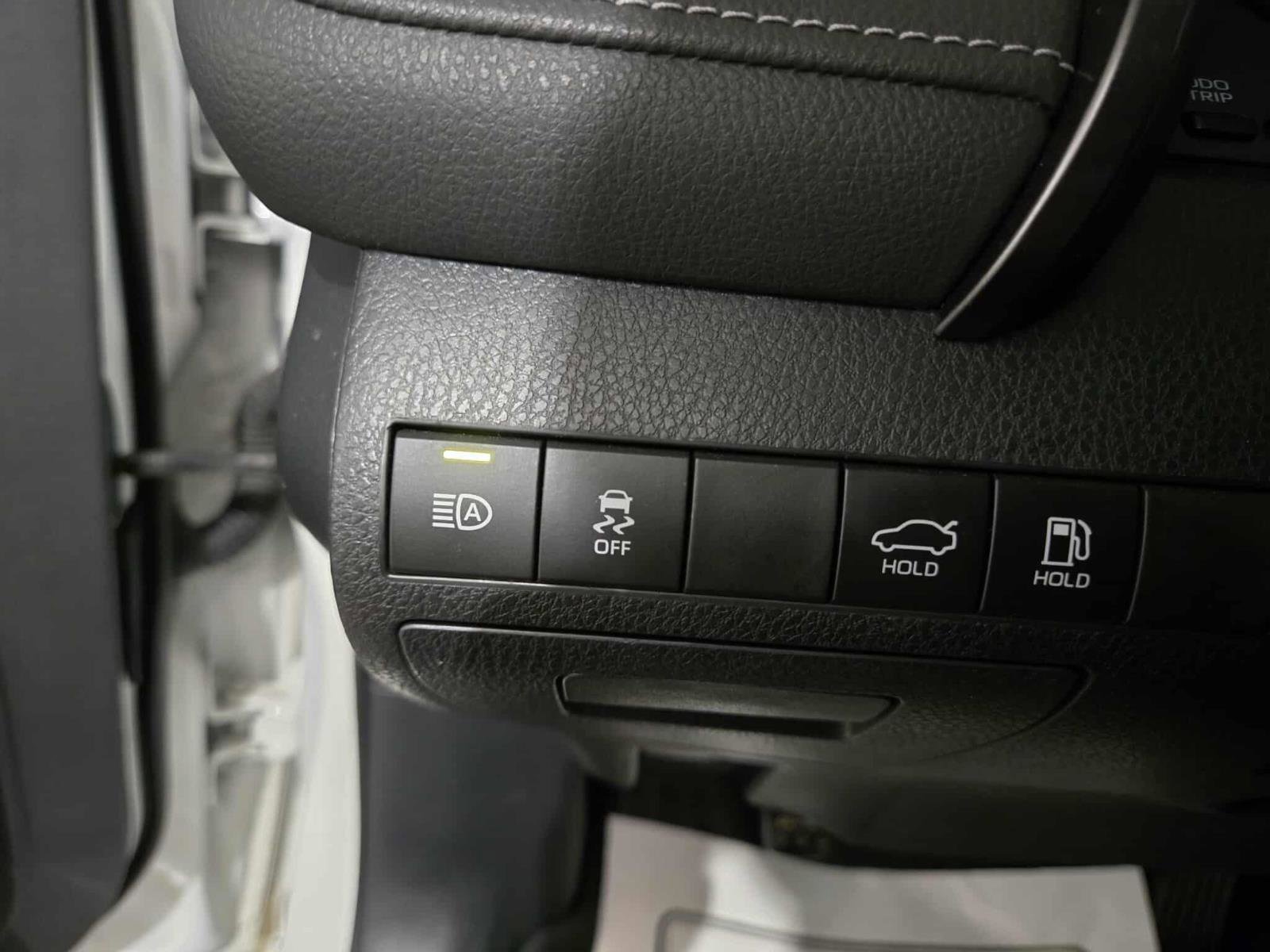 Used 2020 Toyota Camry SE image 35