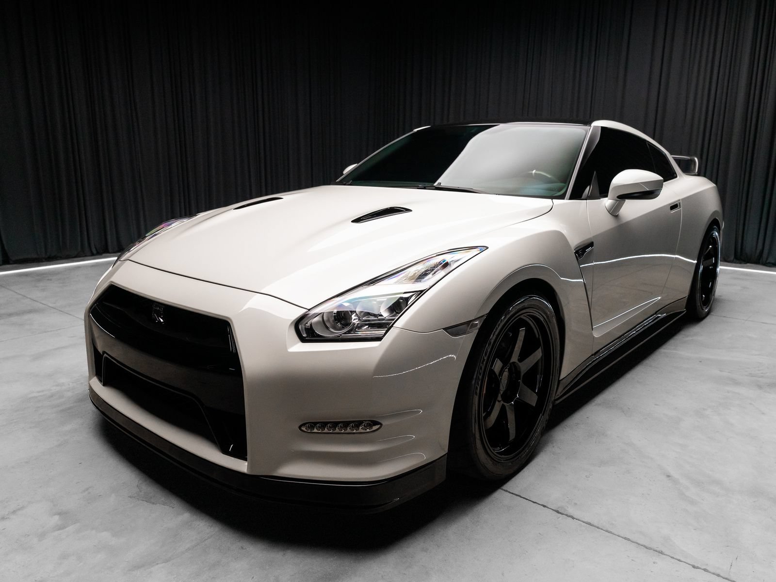 Used 2015 Nissan GT-R Premium AWD/4WD image 10