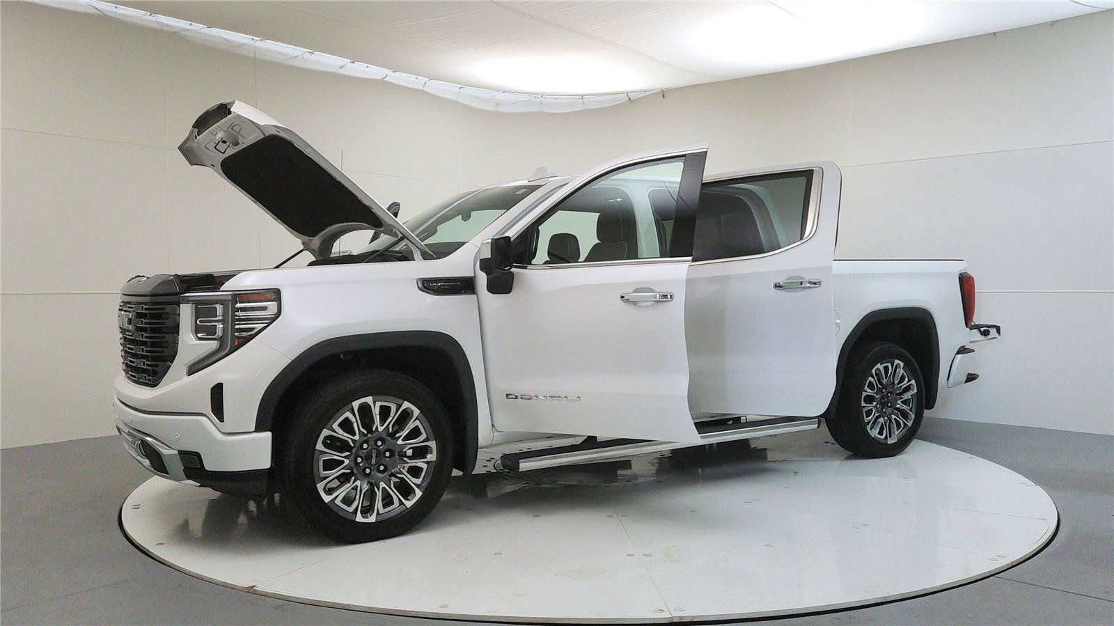 Used 2023 GMC Sierra 1500 Denali Ultimate AWD/4WD image 10