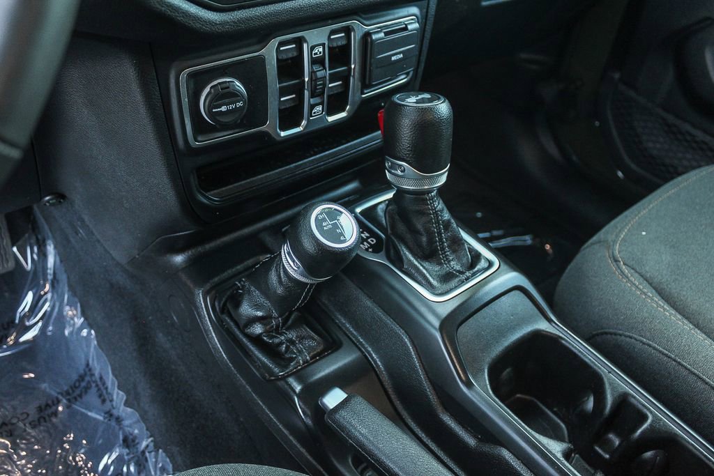 Used 2024 Jeep Wrangler Unlimited w/ Convenience Group AWD/4WD image 22