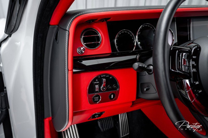 Used 2024 Rolls-Royce Phantom Sedan image 30