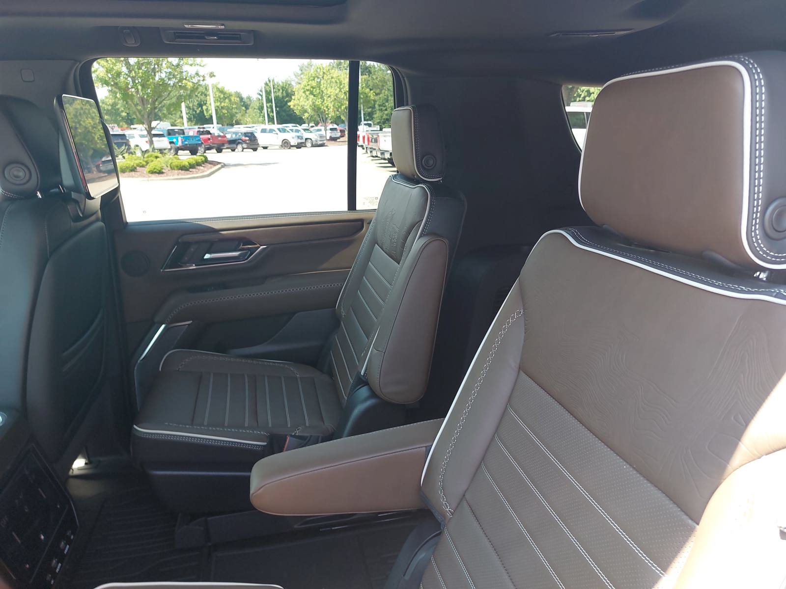 New 2026 GMC Yukon XL Denali Ultimate w/ LPO, Floor Liner Package AWD/4WD image 15