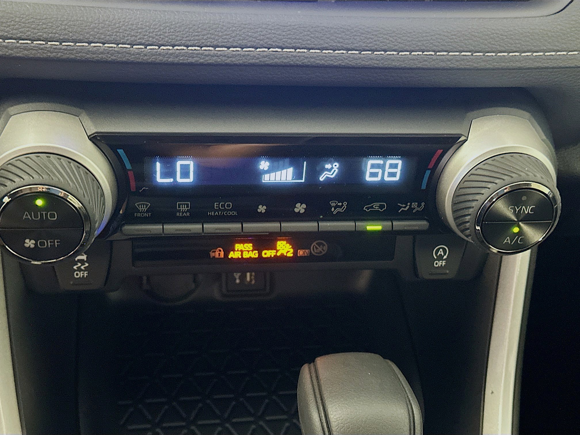 Used 2025 Toyota RAV4 XLE w/ Convenience Package image 23