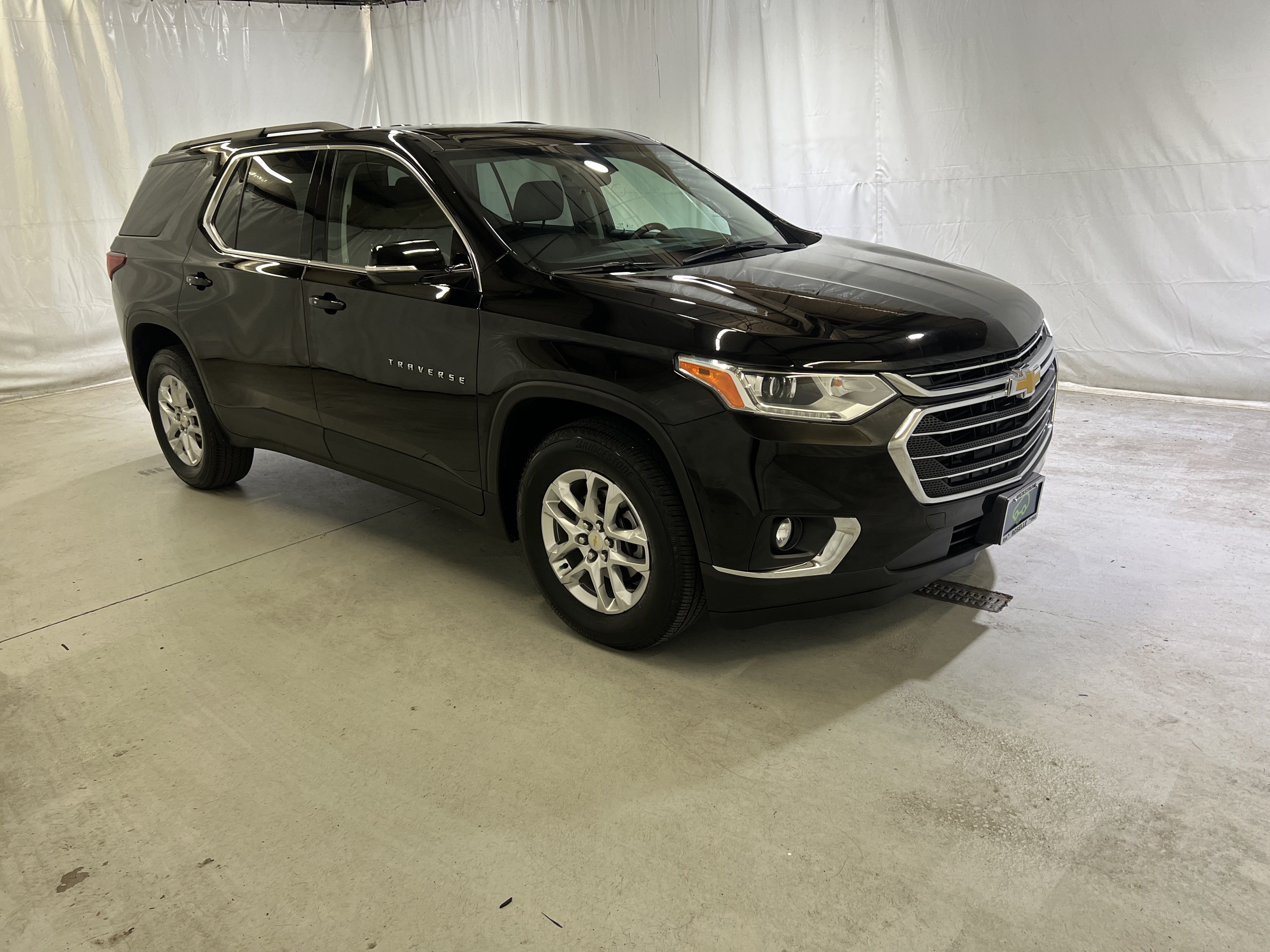 Used 2019 Chevrolet Traverse LT w/ LPO, Floor Liner Package AWD/4WD image 2