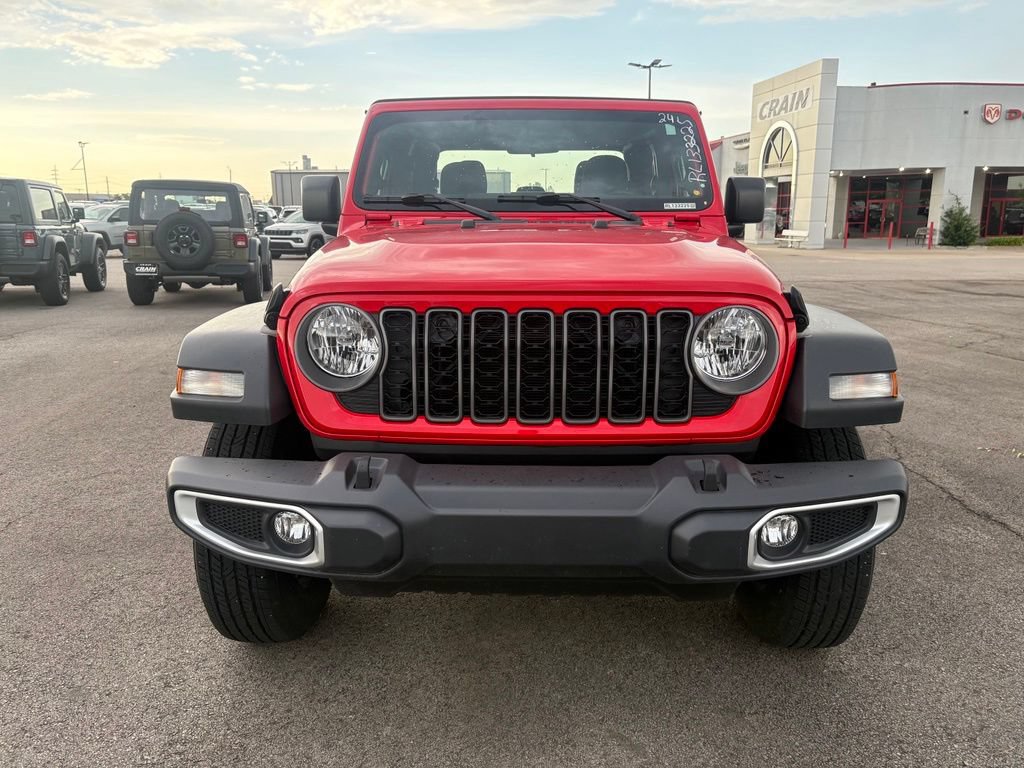 Used 2024 Jeep Gladiator Sport AWD/4WD image 2