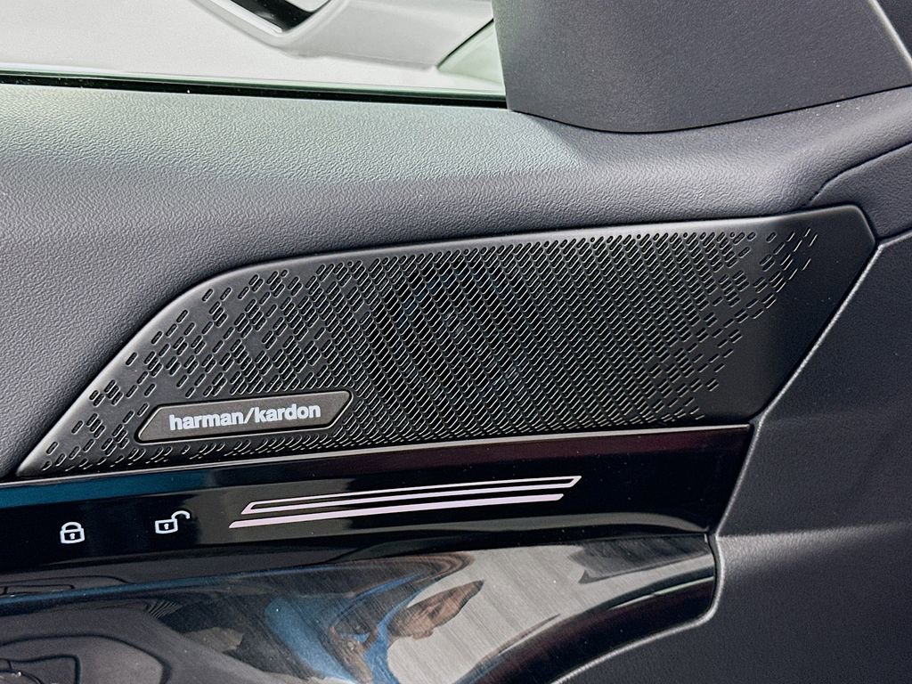 Used 2025 BMW 530i w/ Premium Package image 19