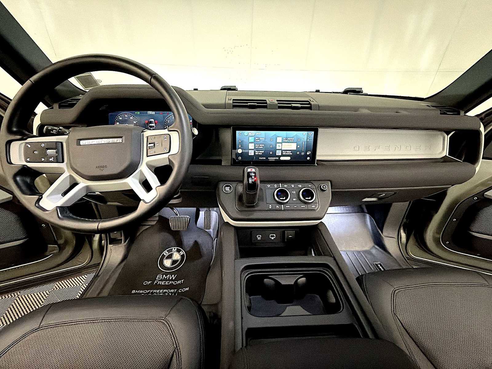 Used 2023 Land Rover Defender 90 S image 14