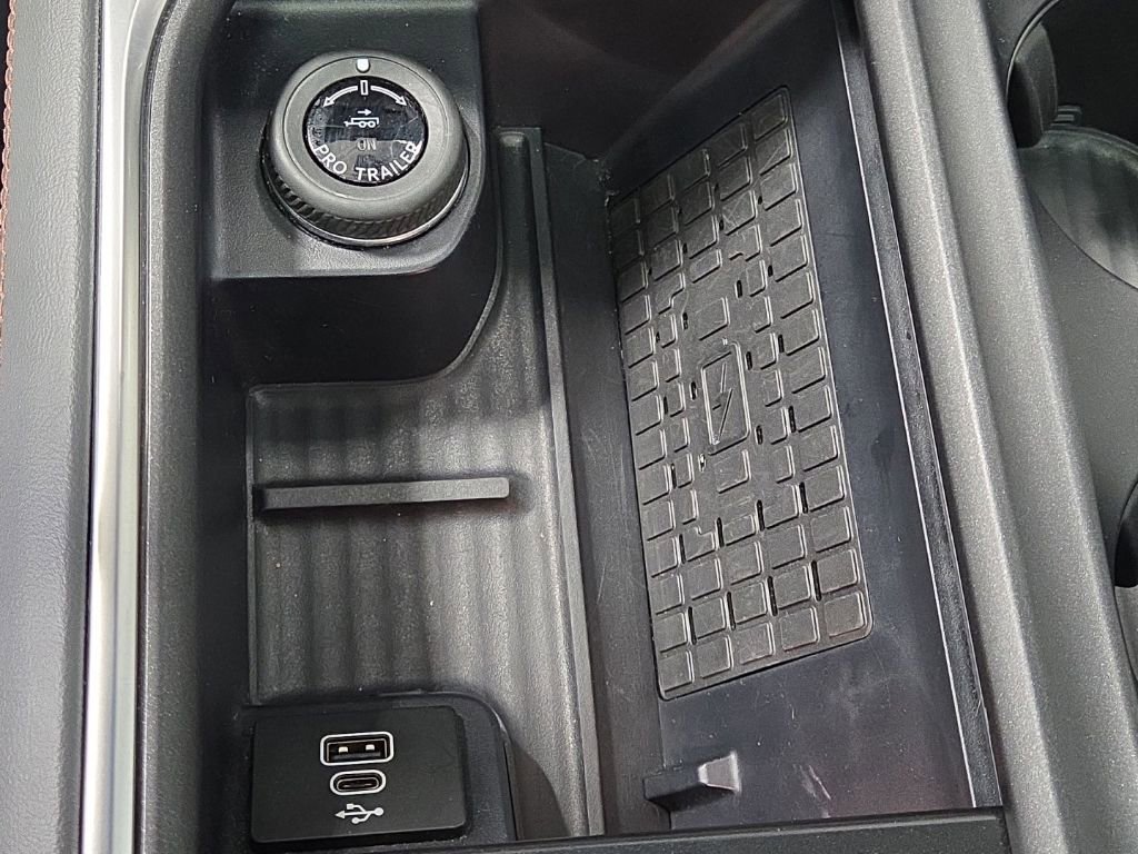 Used 2025 Ford Expedition Active AWD/4WD image 25